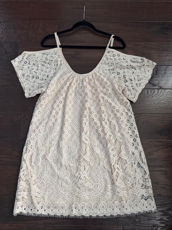 VENUS Dresses & Skirts - VENUS Blush Lace Cold-Shoulder Mini Dress